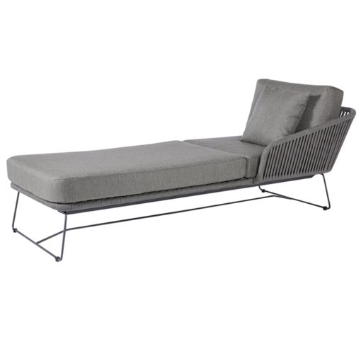 Milos Daybed rechts